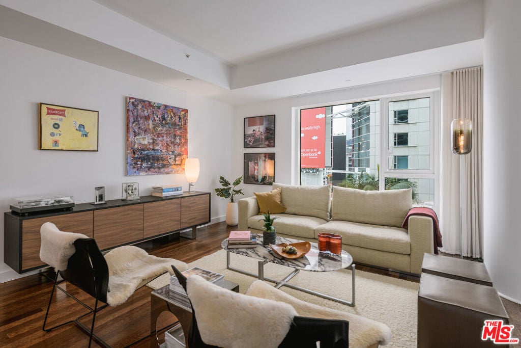 Photo of Listing #25562219