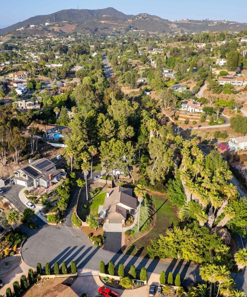 Photo of Listing #PTP2505142