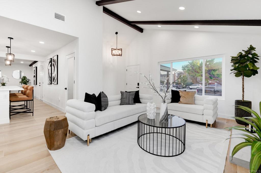 Photo of Listing #PTP2505143