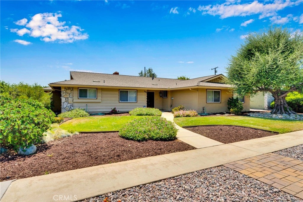 Photo of Listing #CV25151982