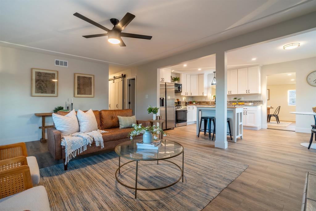 Photo of Listing #PTP2505151