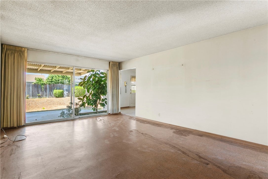 Photo of Listing #NP25138419