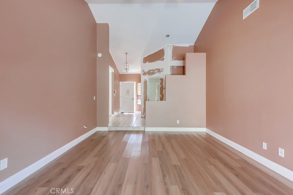 Photo of Listing #SR25154113