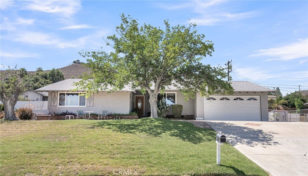 Photo of Listing #IV25153274