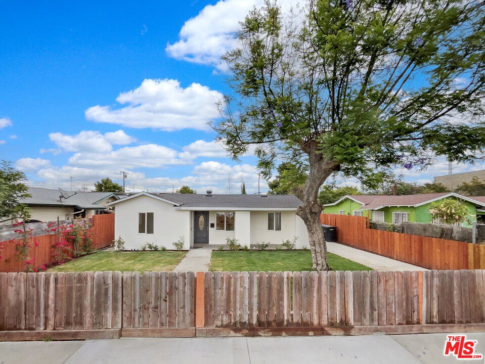 Photo of Listing #25563355