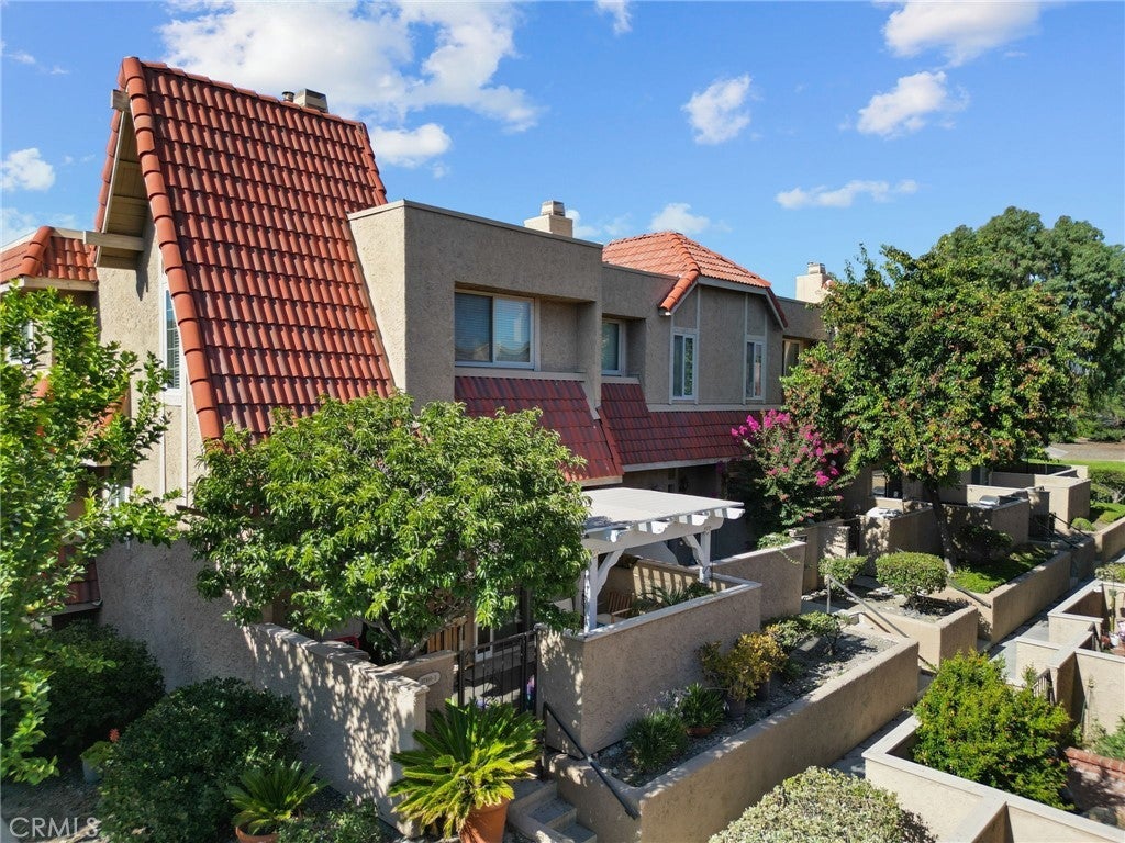 Photo of Listing #SR25151440