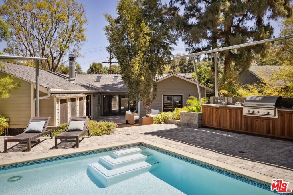 Photo of Listing #25561903