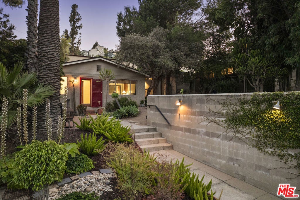 Photo of Listing #25561231