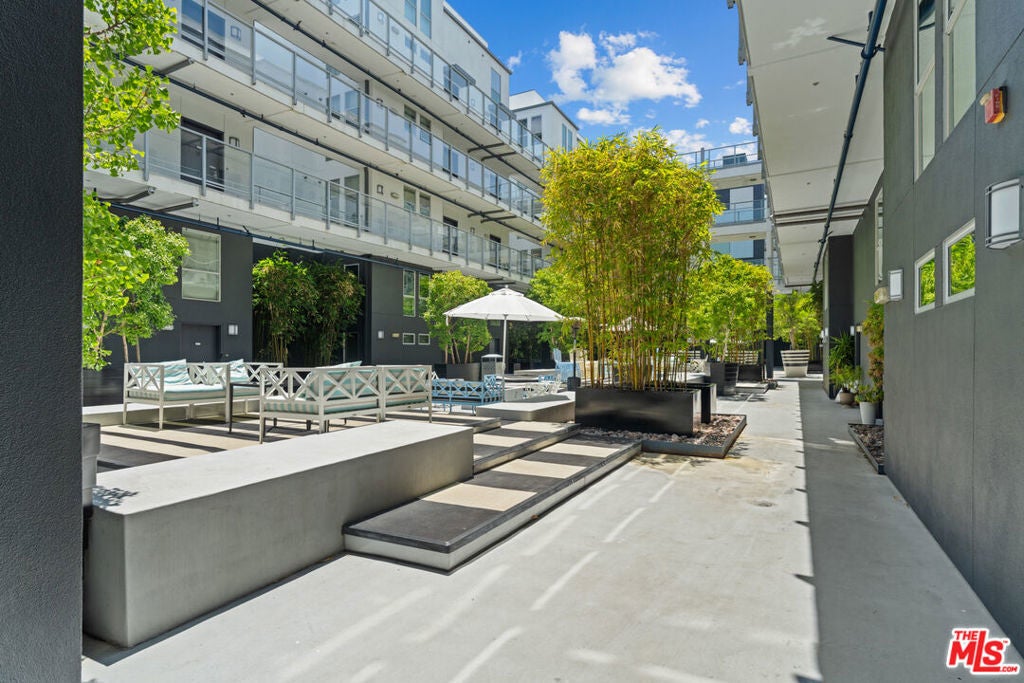 Photo of Listing #25561317