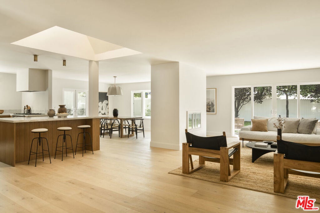 Photo of Listing #25563451