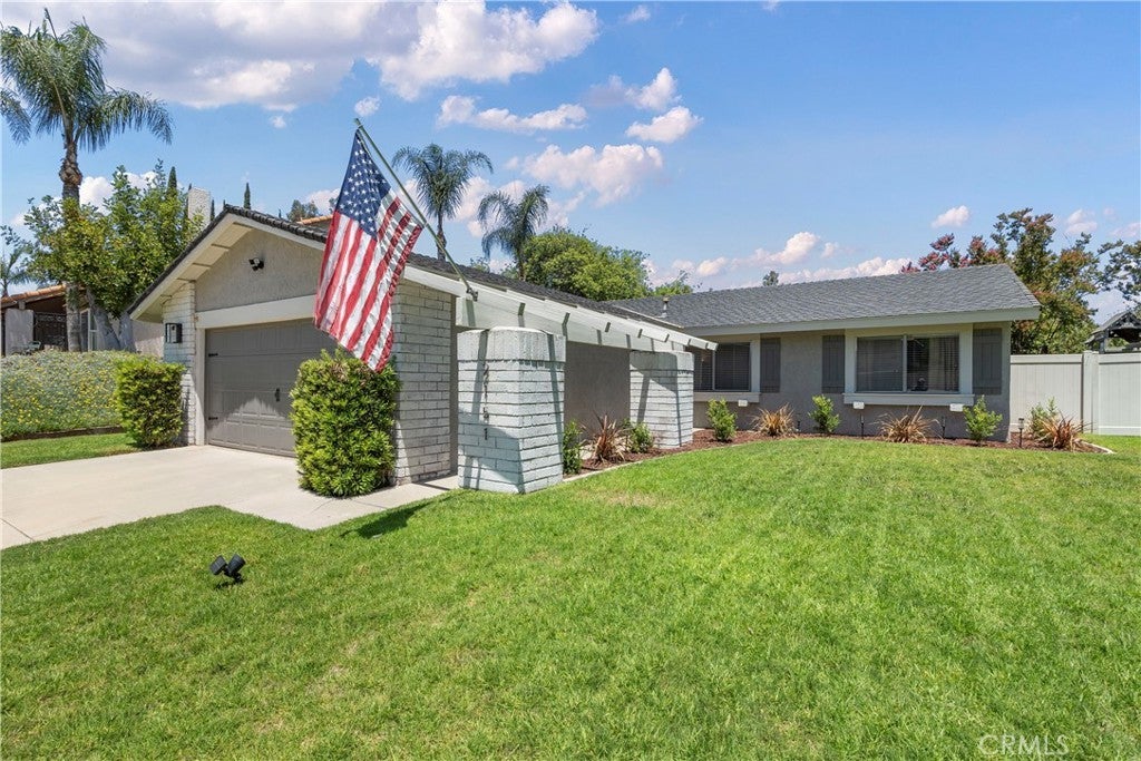 Photo of Listing #IV25154898