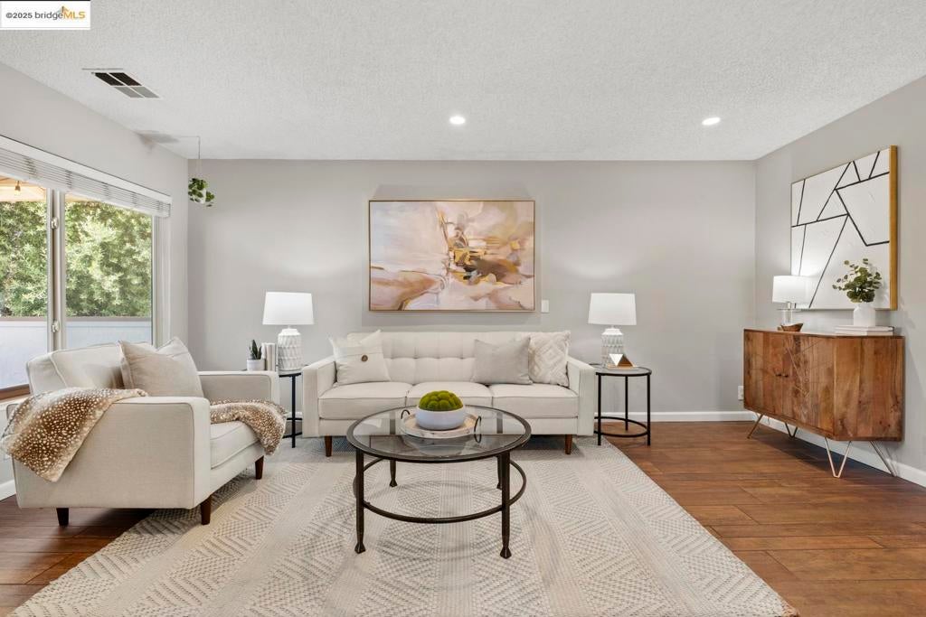 Photo of Listing #41104339