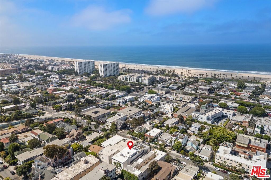 Photo of Listing #25561679