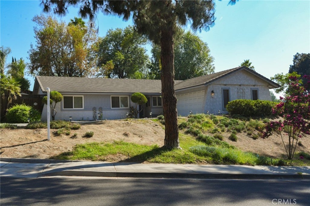 Photo of Listing #IV25155553