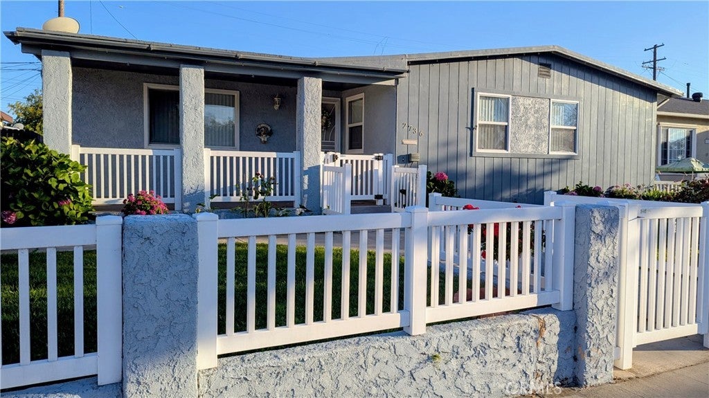 2736 Artesia Boulevard