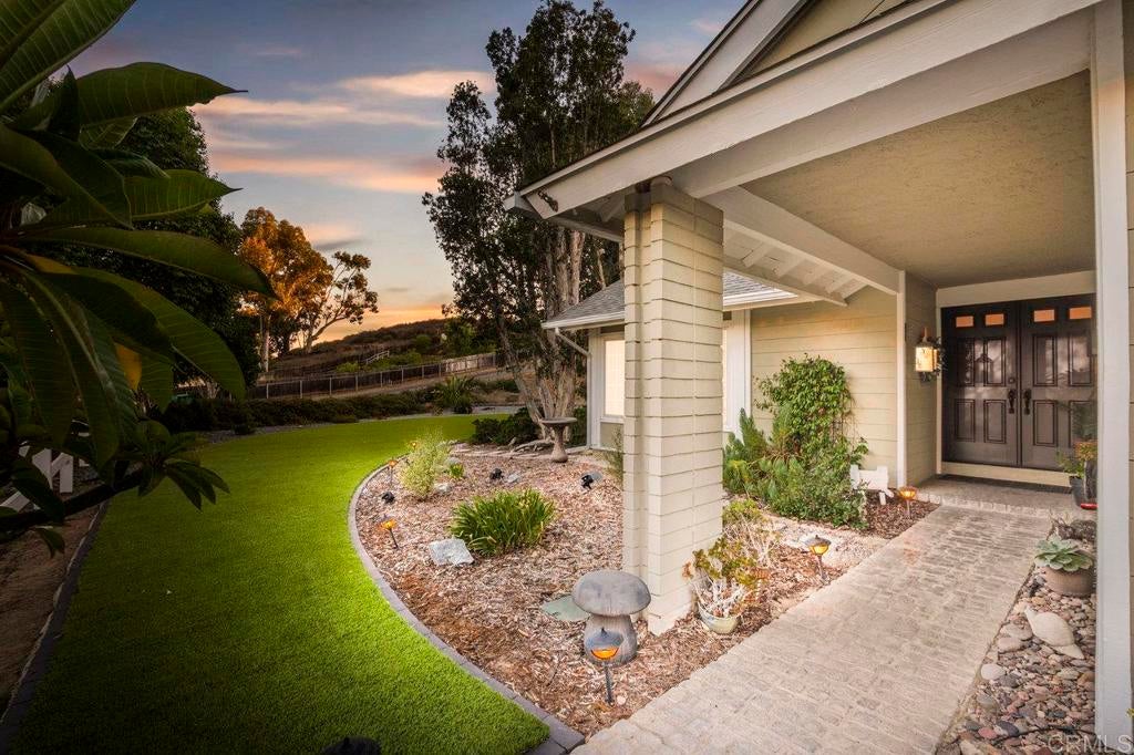 Photo of Listing #PTP2505225