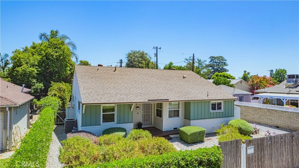 Photo of Listing #IV25128381