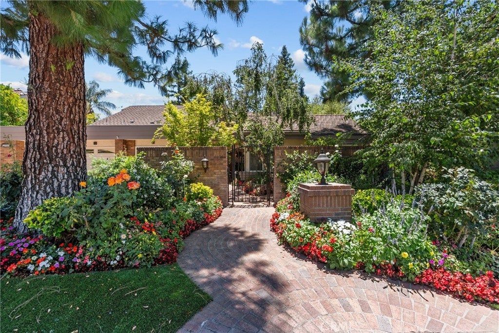 Photo of Listing #SR25155407