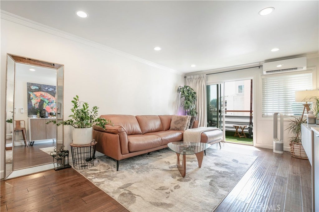 Photo of Listing #SR25156243