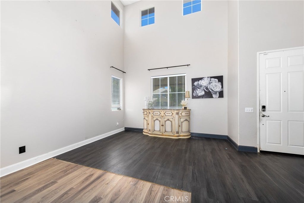 Photo of Listing #IV25156287