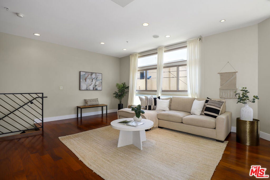 Photo of Listing #25562321