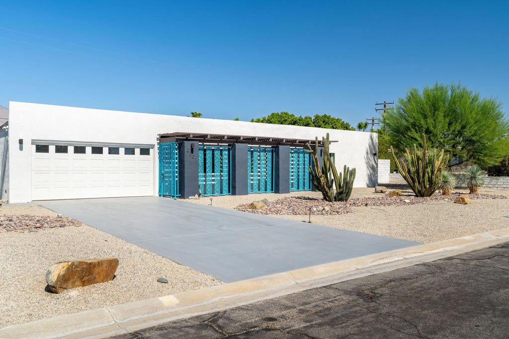 2301 Acacia Road, Palm Springs