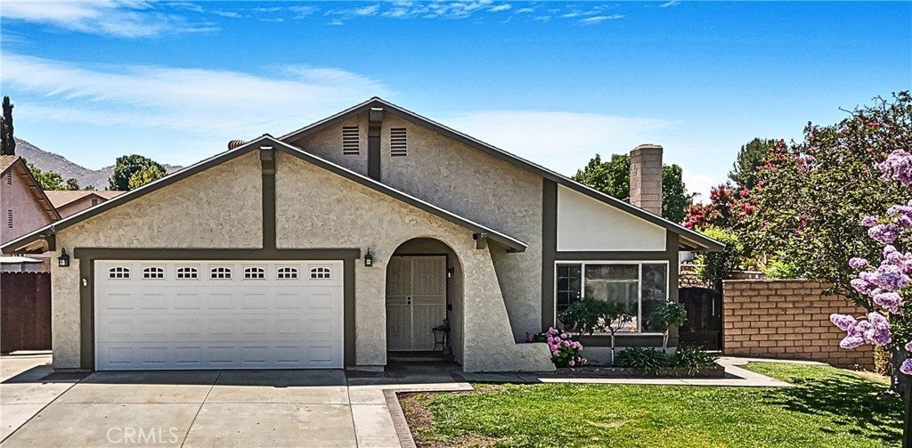 Photo of Listing #IV25155557