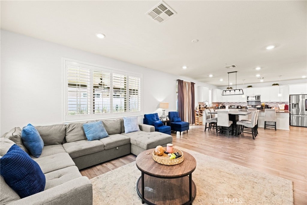 Photo of Listing #SW25145076