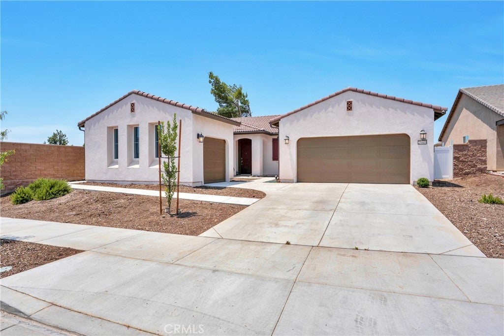 Photo of Listing #IV25147112