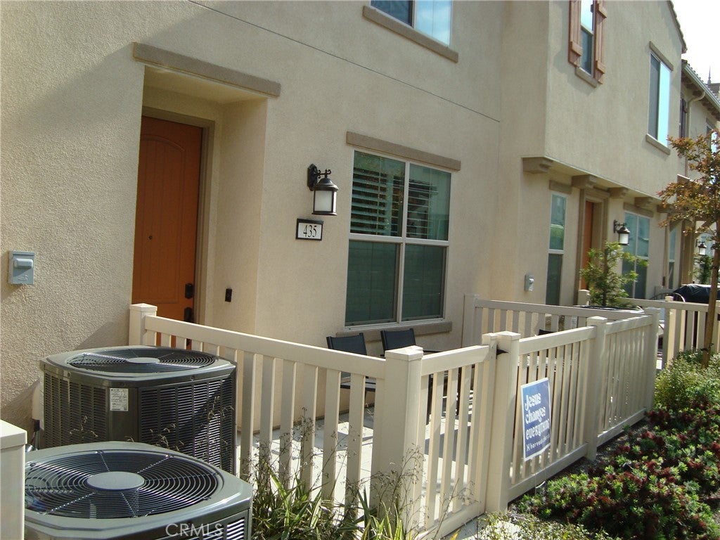 Photo of Listing #IV25157539