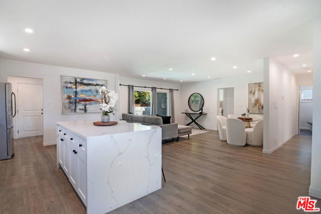 Photo of Listing #25565105