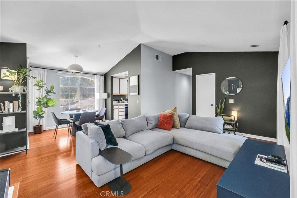 Photo of Listing #WS25143366