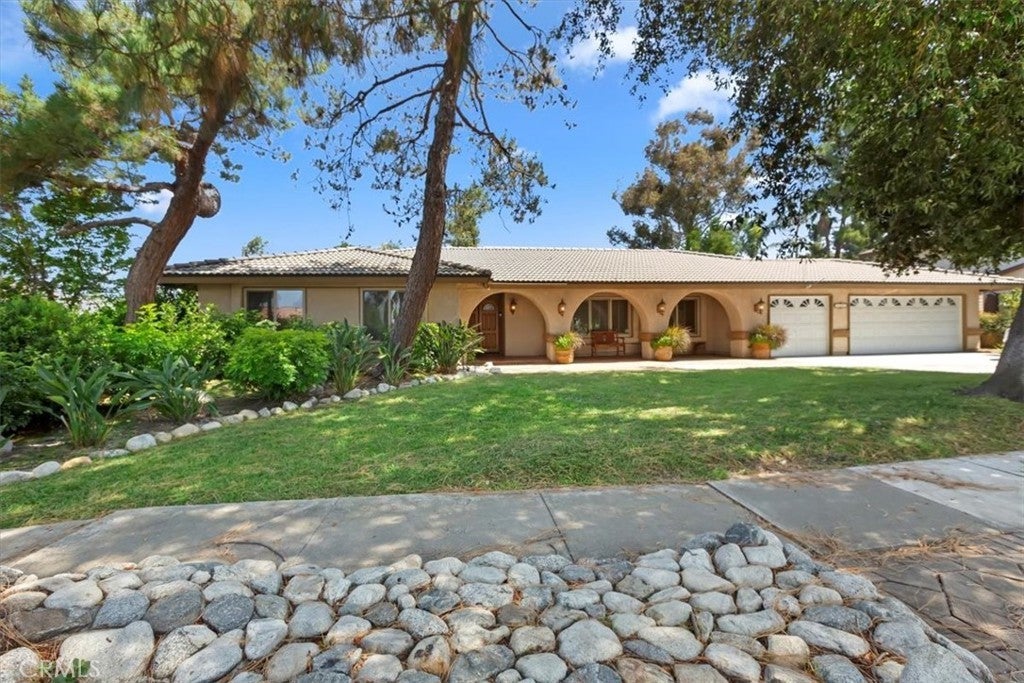 Photo of Listing #CV25157500