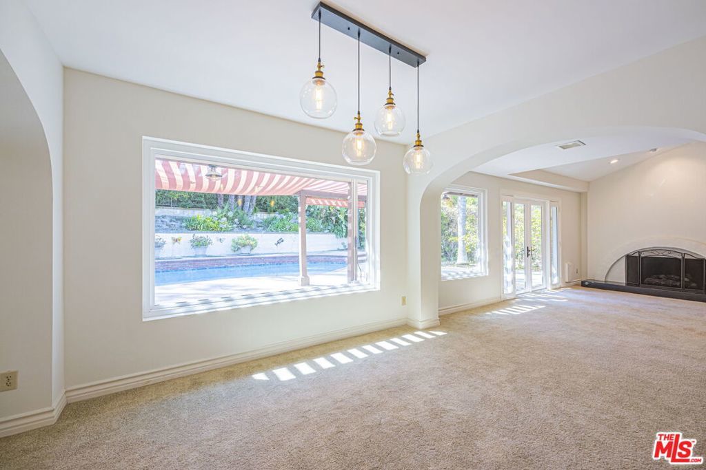 Photo of Listing #25564393