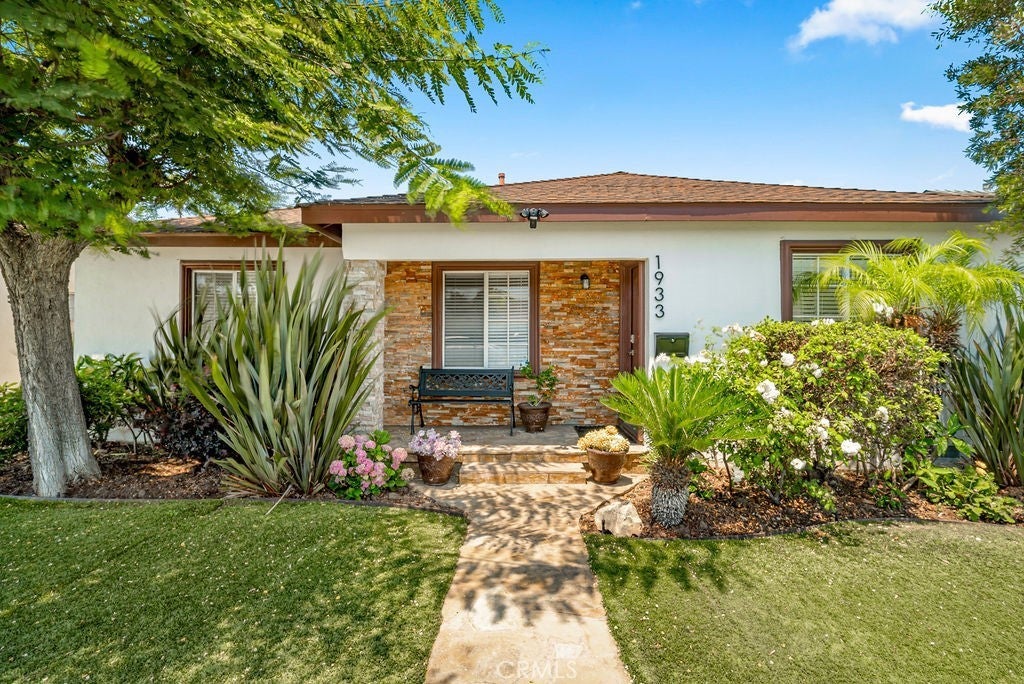 Photo of Listing #SB25157755