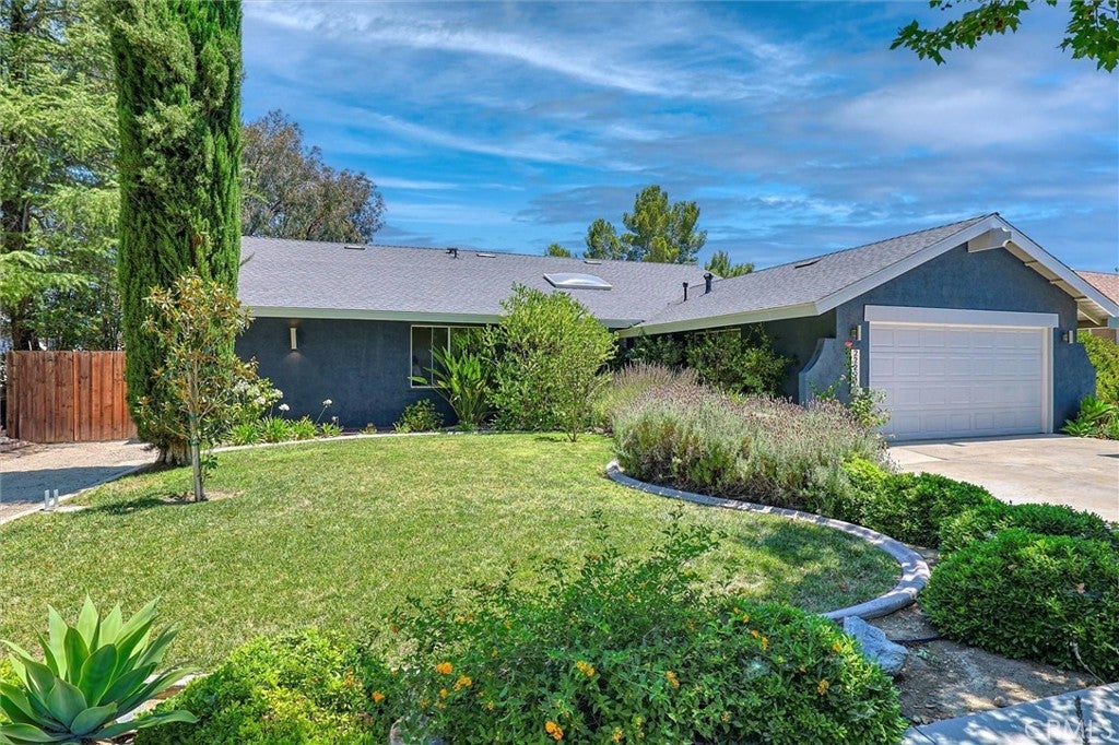 Photo of Listing #SR25160274