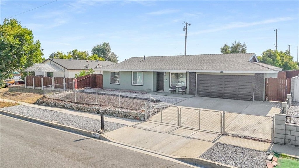 Photo of Listing #IV25159340