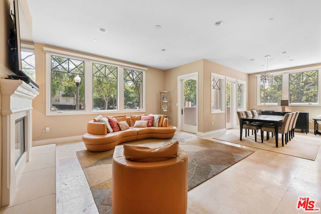 Photo of Listing #25563903