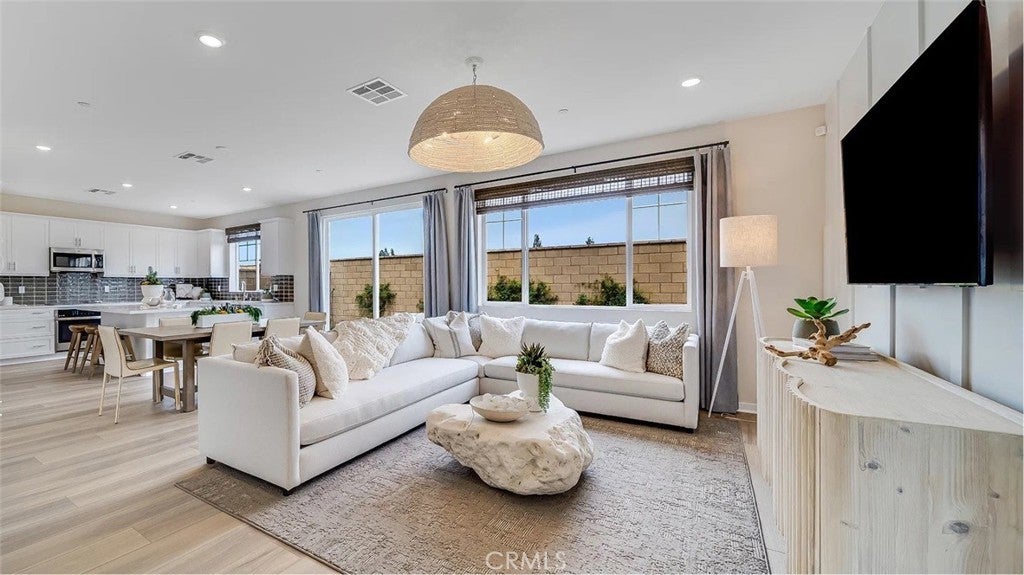 Photo of Listing #SW25160494