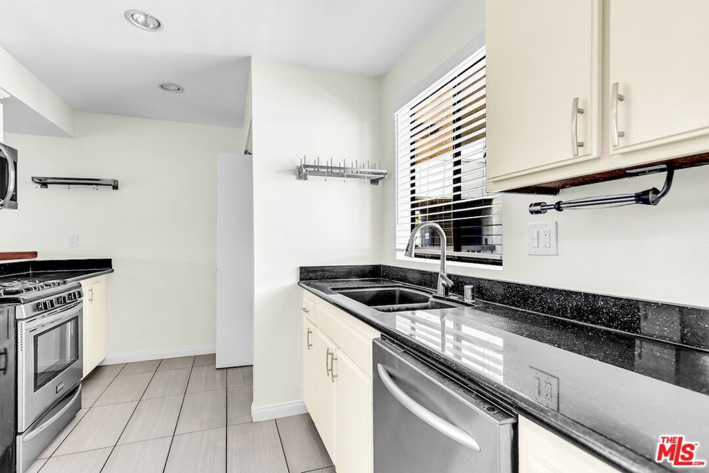 Photo of Listing #25565597