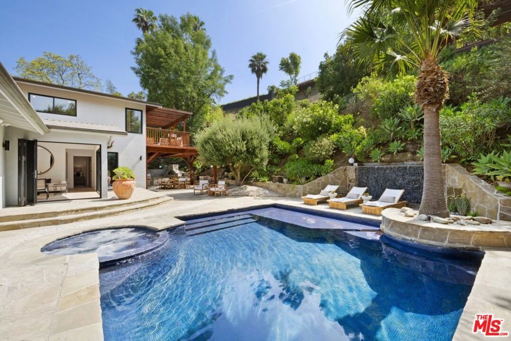 Photo of Listing #25566497