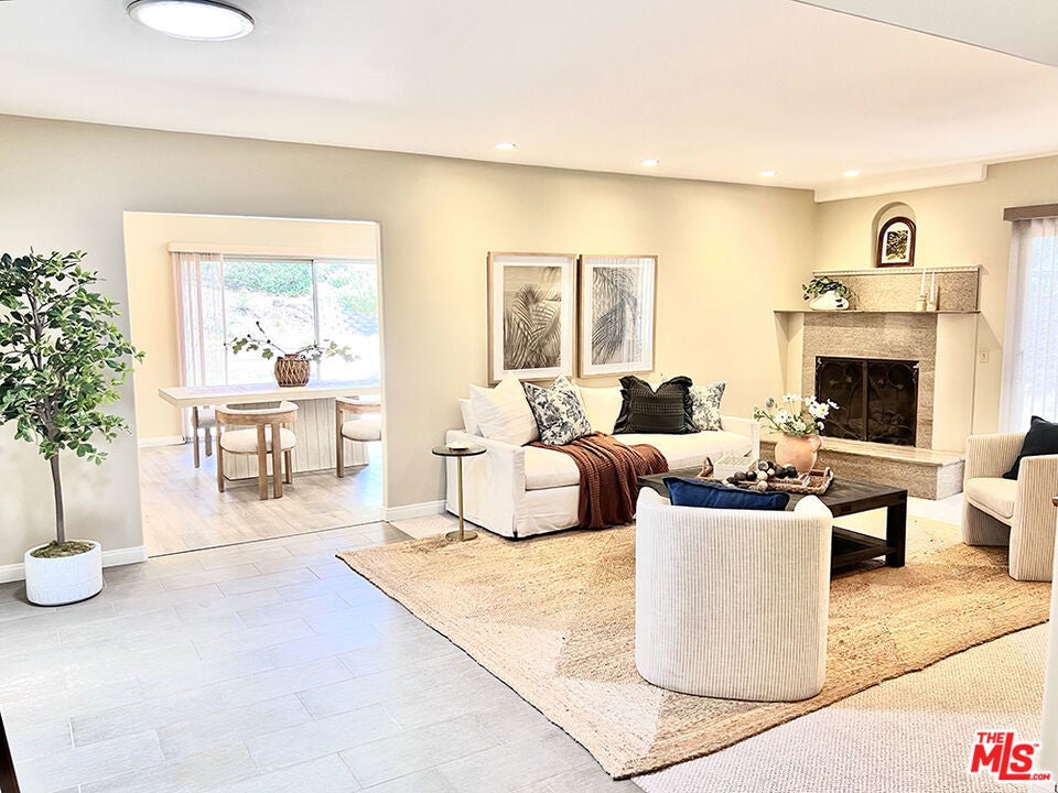 Photo of Listing #25561093