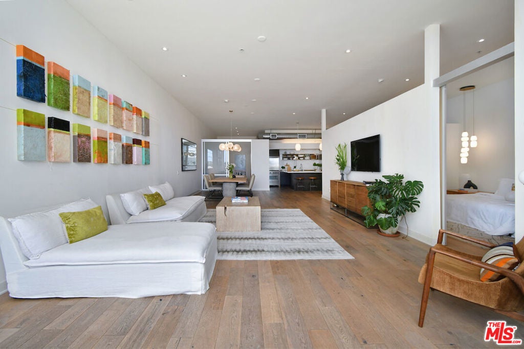 Photo of Listing #25566477