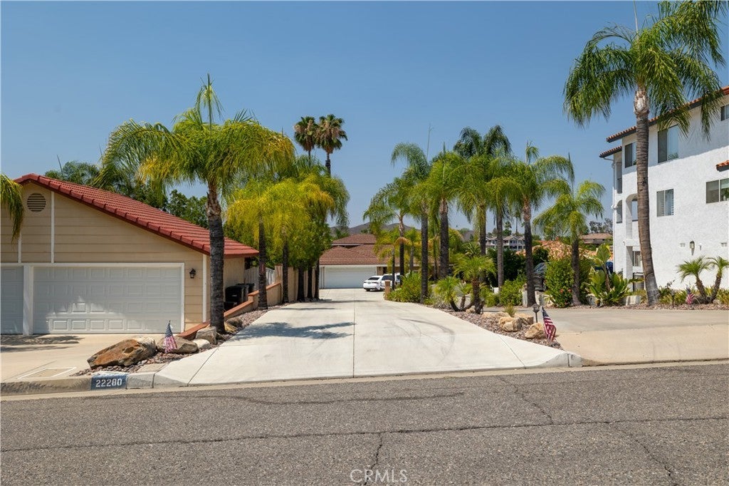 Photo of Listing #IV25157523