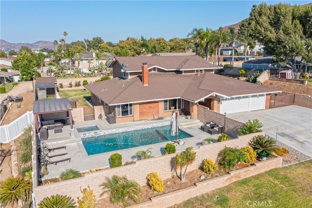 Photo of Listing #IV25158297