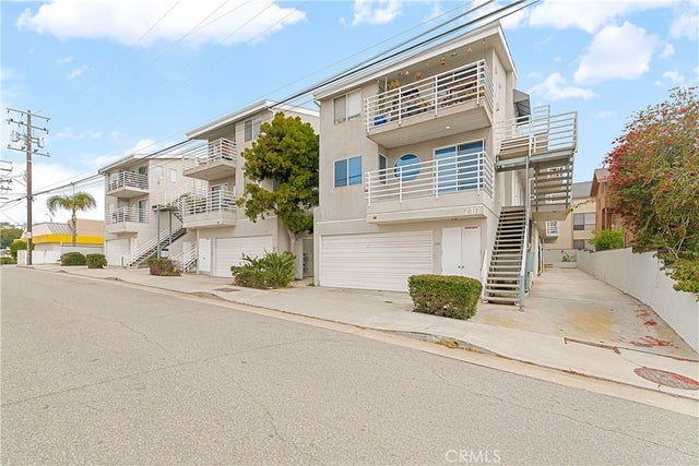 710 5th St, Hermosa Beach.