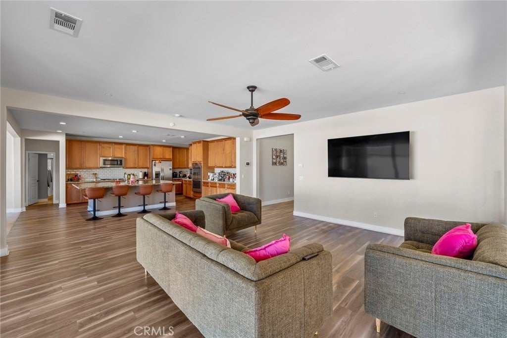 Photo of Listing #IV25157270