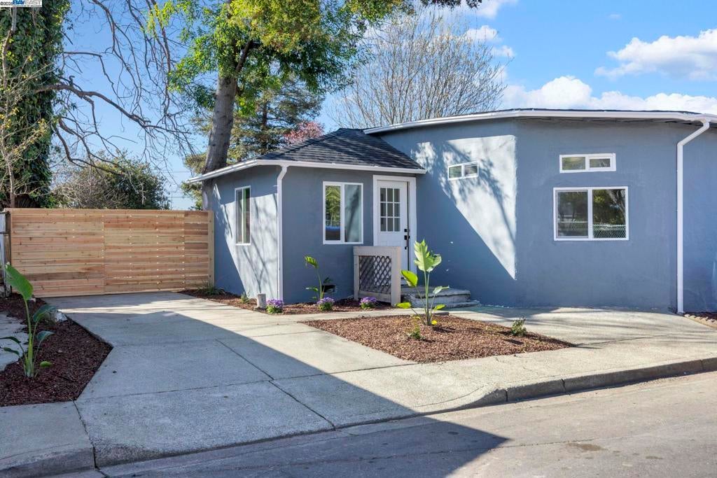 Photo of Listing #41105256