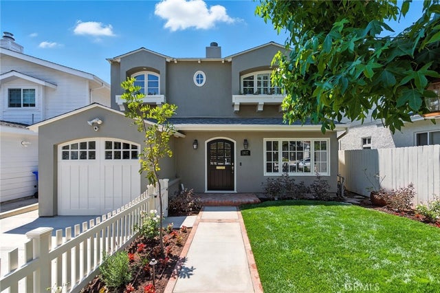 1417 Pine Avenue, Manhattan Beach.