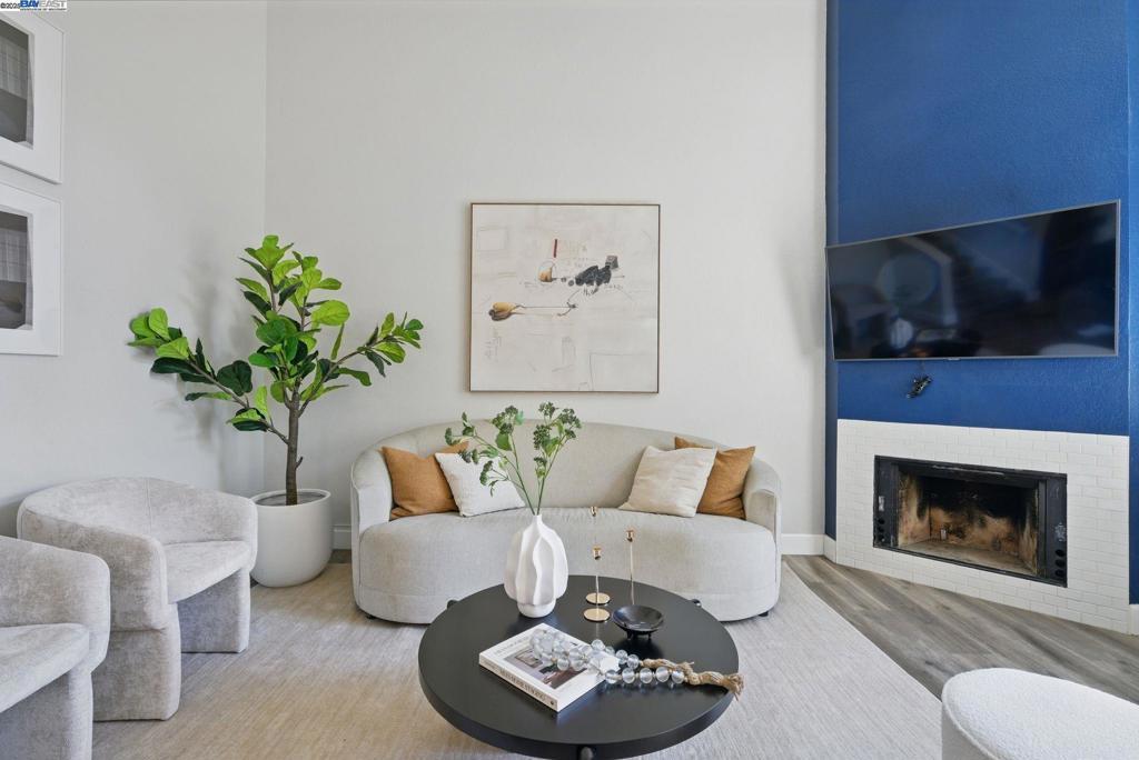 Photo of Listing #41105313